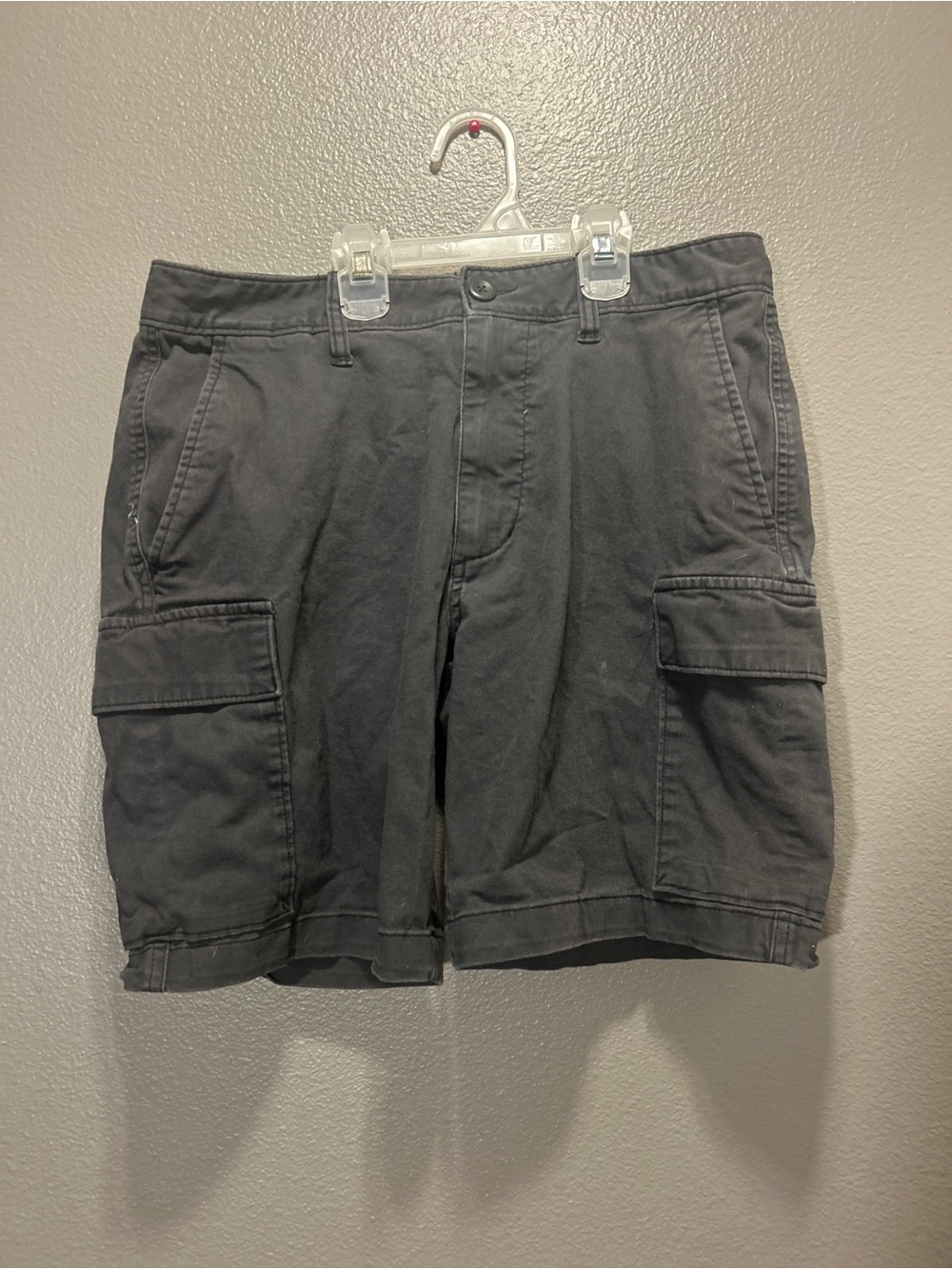 Old Navy Lived In Straight Cargo Shorts Mens 32 Gray Built In Flex 10 In Inseam